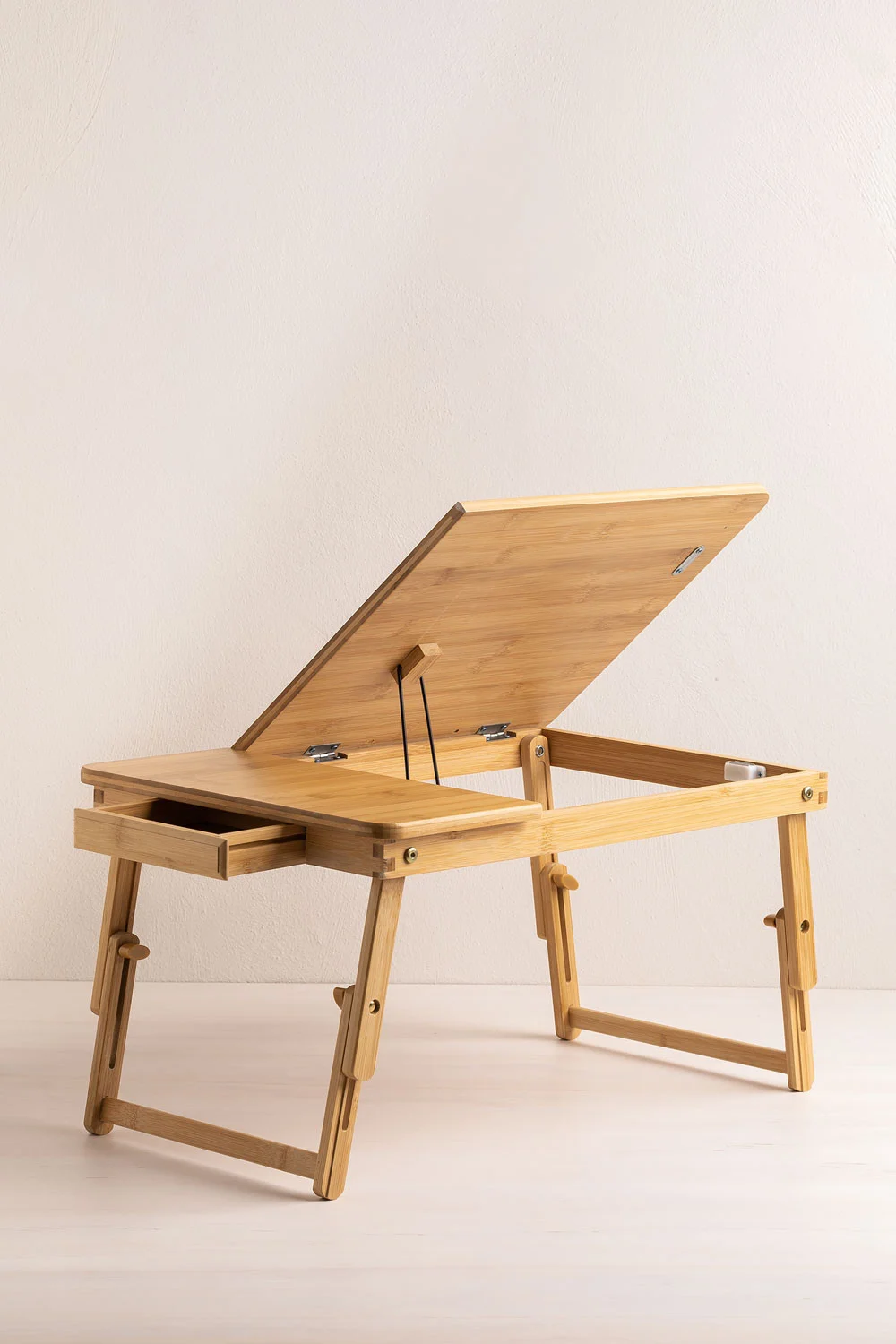 mesa auxiliar plegable para portatil en bambu tecnik 1