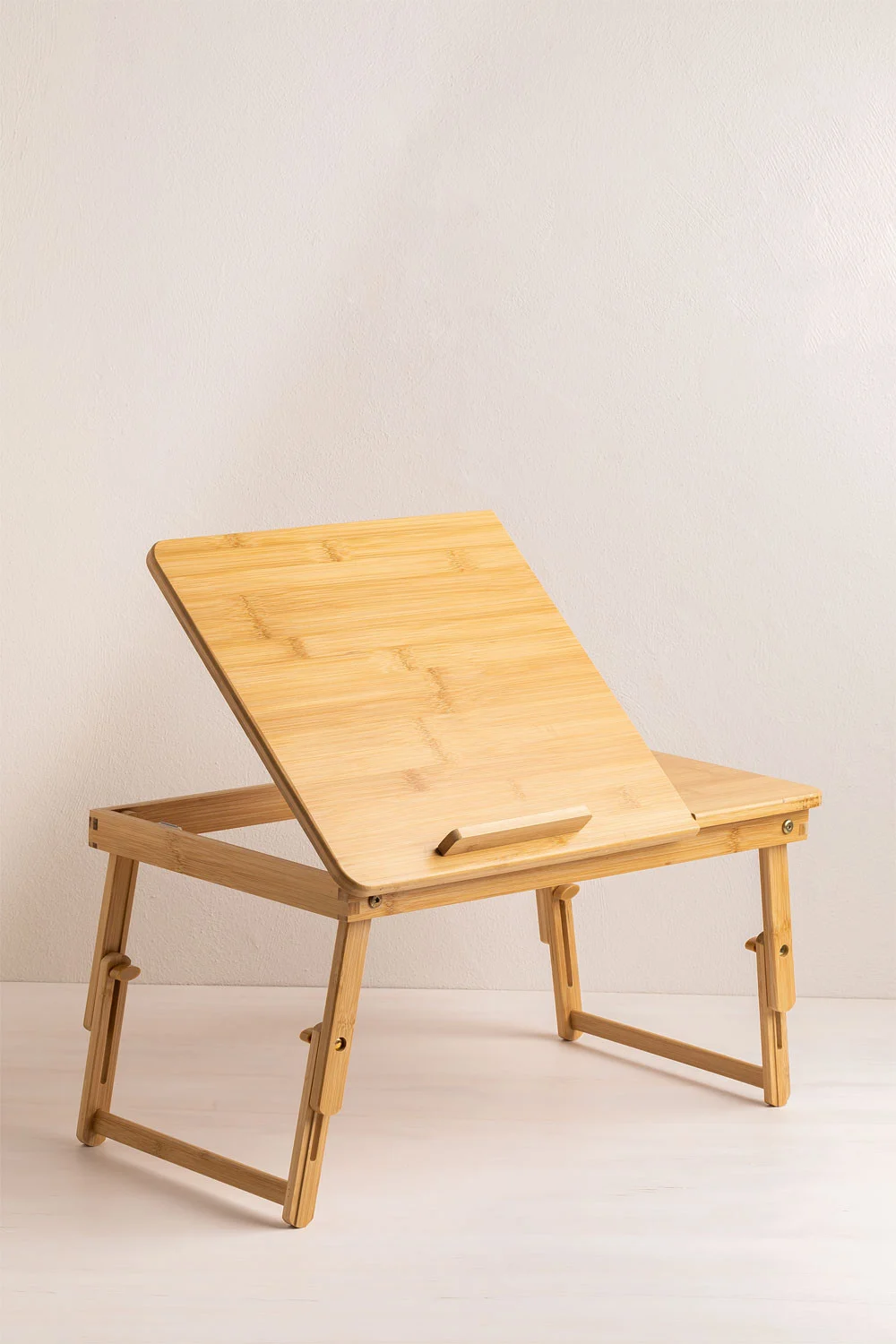 mesa auxiliar plegable para portatil en bambu tecnik 3