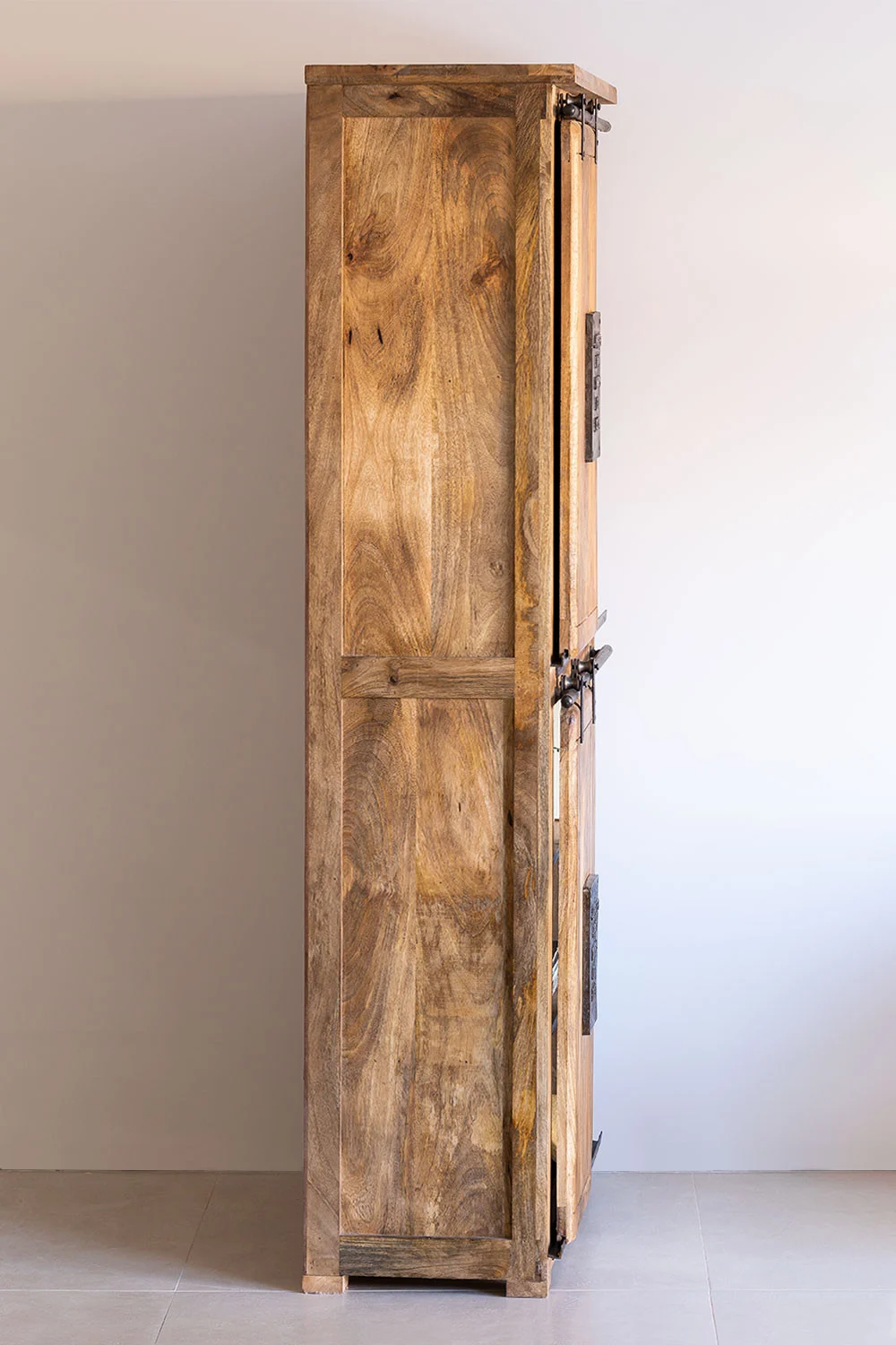 Armario con 2 puertas correderas en madera reciclada uain