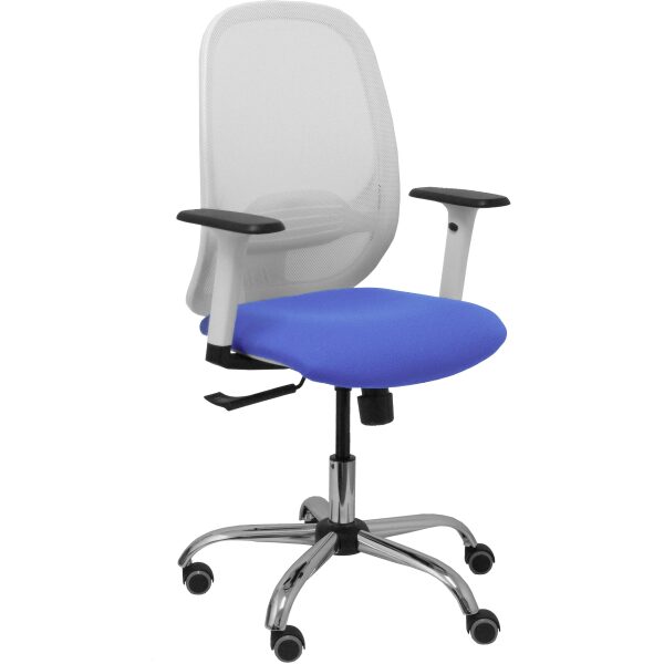 Silla Cilanco blanca malla blanca asiento bali azul claro brazo regulable base cromada ruedas de parqué