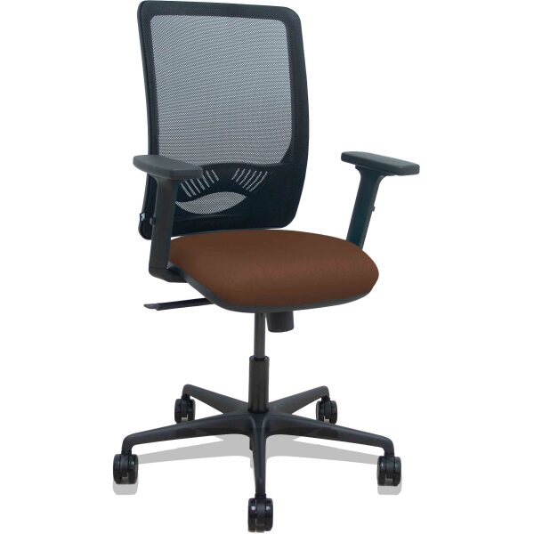 Silla Zulema sincro malla negra asiento bali marrón oscuro brazos 2D ruedas 65mm