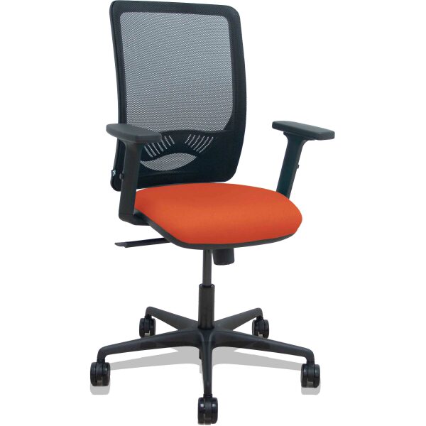 Silla Zulema sincro malla negra asiento bali naranja oscuro brazos 2D ruedas 65mm